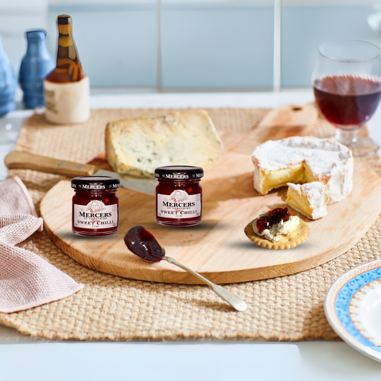 Luxury Cheese & Chutney Mini Hamper Gift Box with Smoked Cheese Truckle 200g, Spicy Tomato Relish, Hot Chilli Jam & Savoury Crackers – Artisan Board Set, 4x Gourmet Treats, Festive Christmas